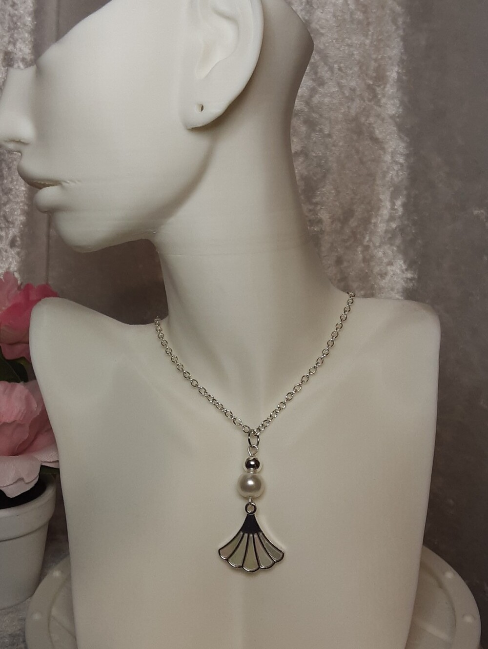 Handmade Classic Silver-Tone Fan Pendant Necklace with Pearl Accent